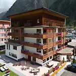 Alpine Including Summercard Hotel